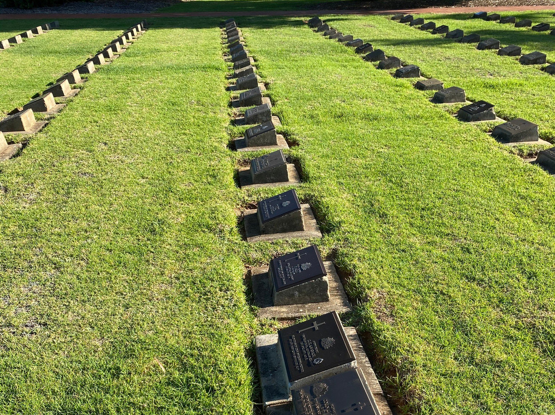 Centennial Park Cemetery景点图片