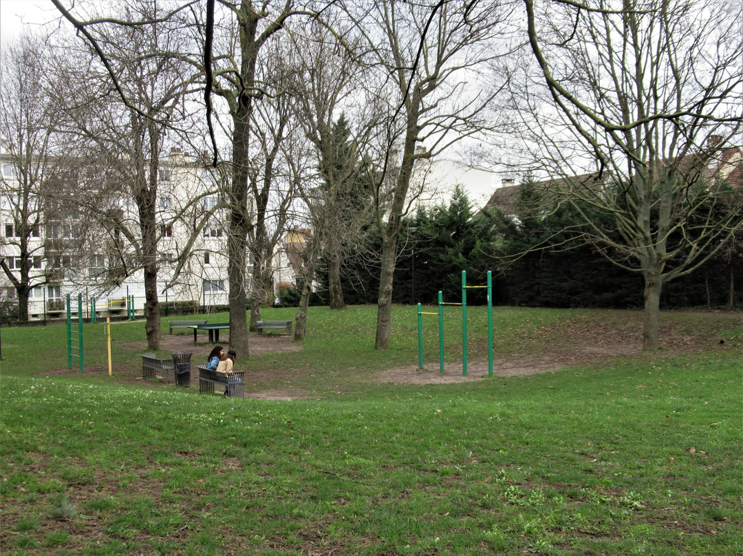 Square Charles de Gaulle-Le Bourget必去景点