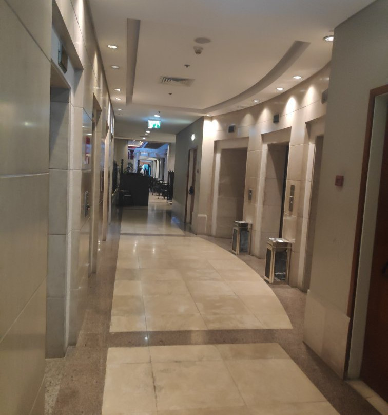 Leonardo City Tower Hotel主图