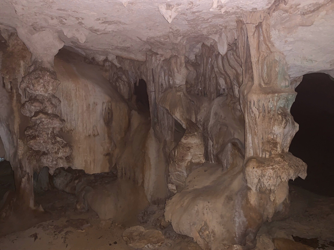 Peter's Cave-Cayman Brac必去景点