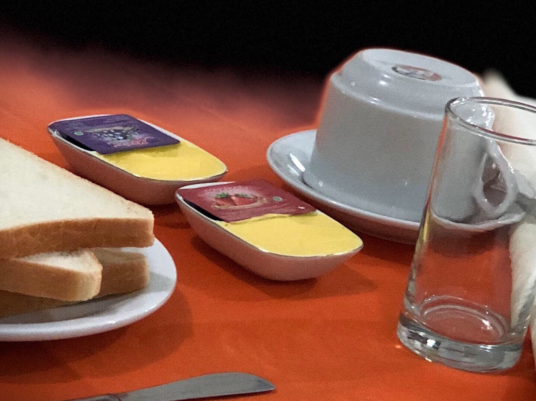 OYO 3803 Hotel Wonojati Syariah Malang主图