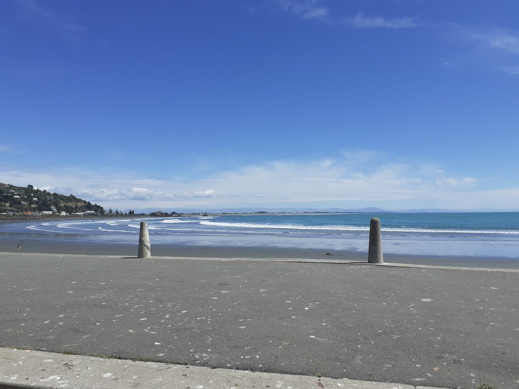 Sumner Beach (Cave Rock)景点图片