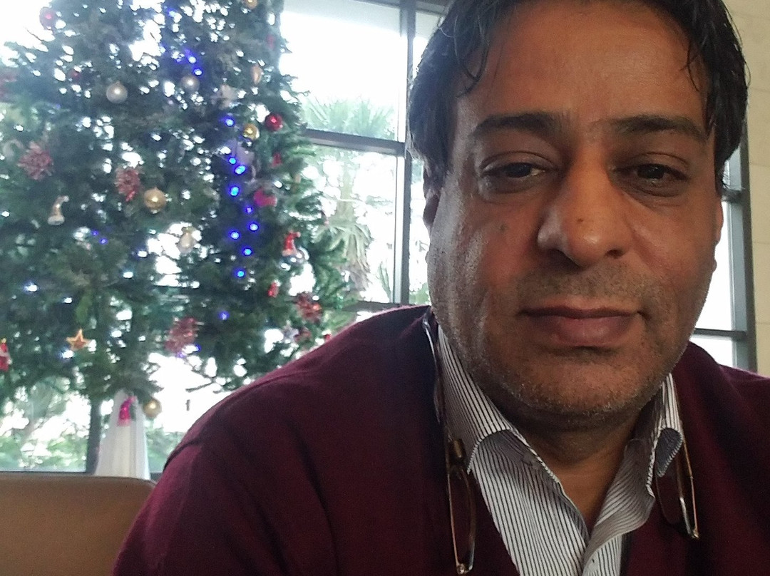 莱克里欧套房酒店主图