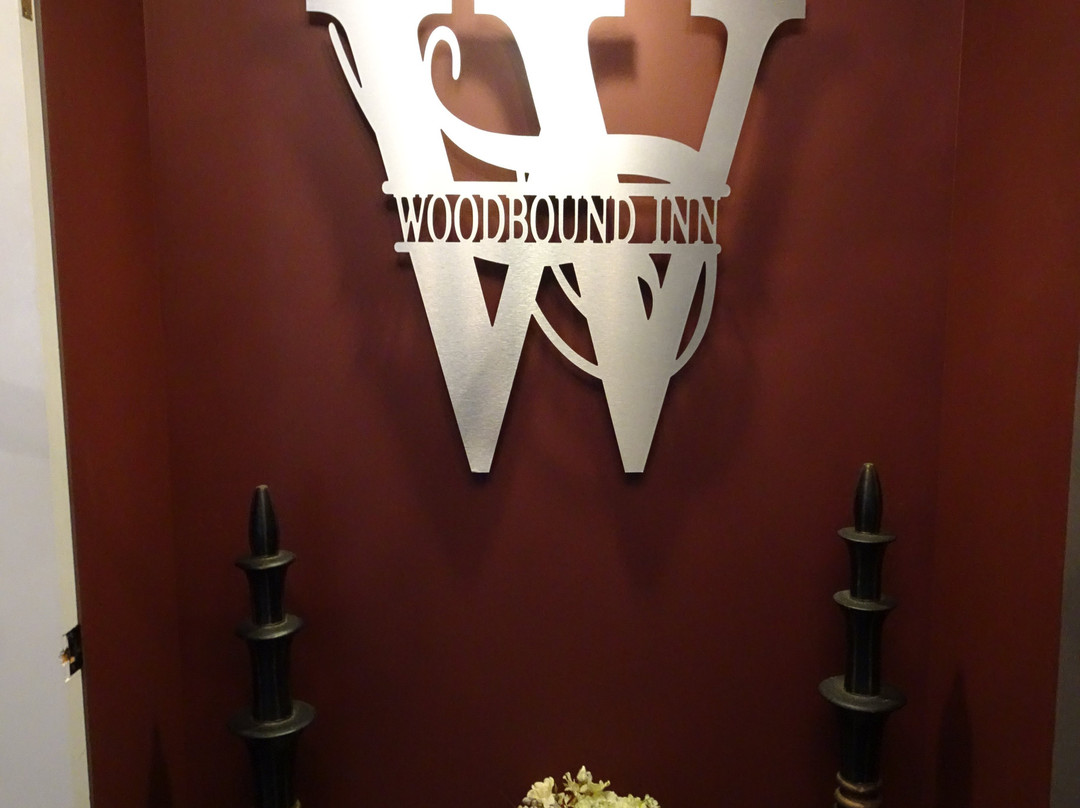 The Woodbound Inn主图