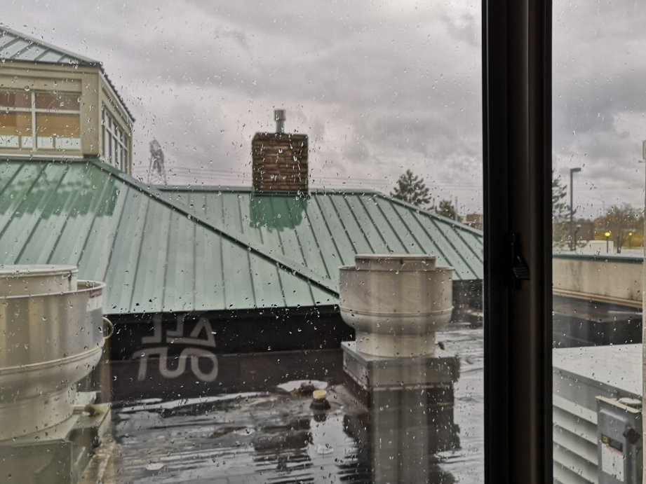 伊利希尔顿花园酒店主图