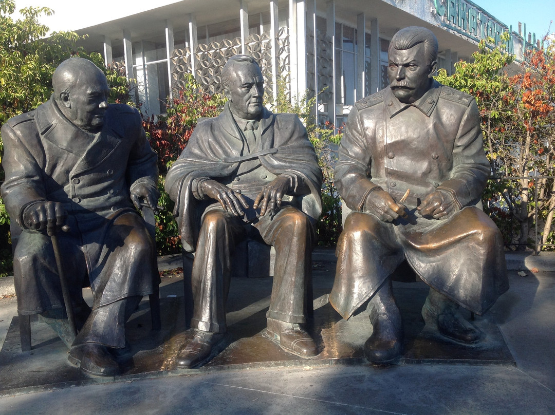 Monument Yaltinskoi Troike-Livadiya必去景点