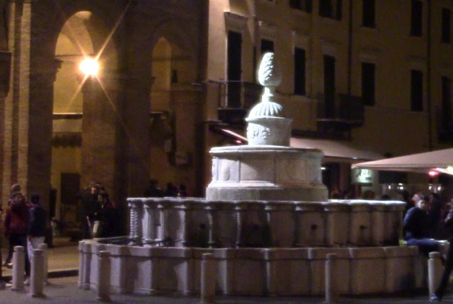 Fontana della Pigna景点图片