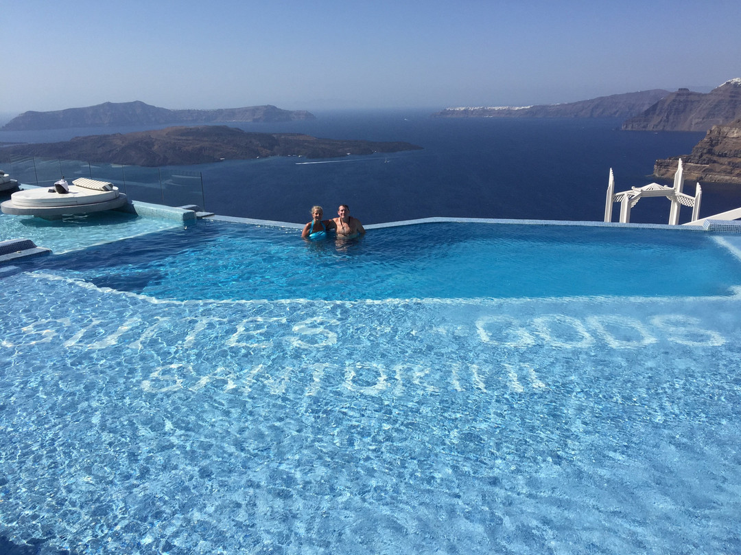 Suites of the Gods Cave Spa Suites主图