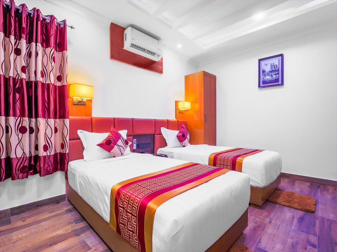 OYO 435 观光客内宫殿酒店主图