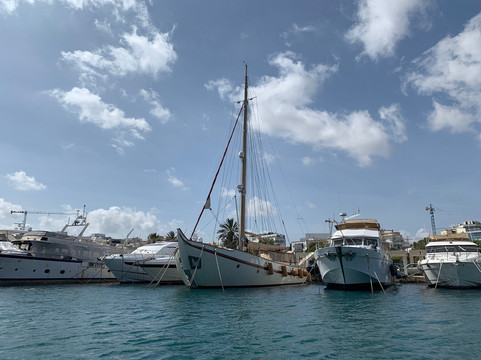 Malta Self Drive Boats-斯利马必去景点