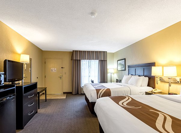 尤宁城希尔顿恒庭酒店主图