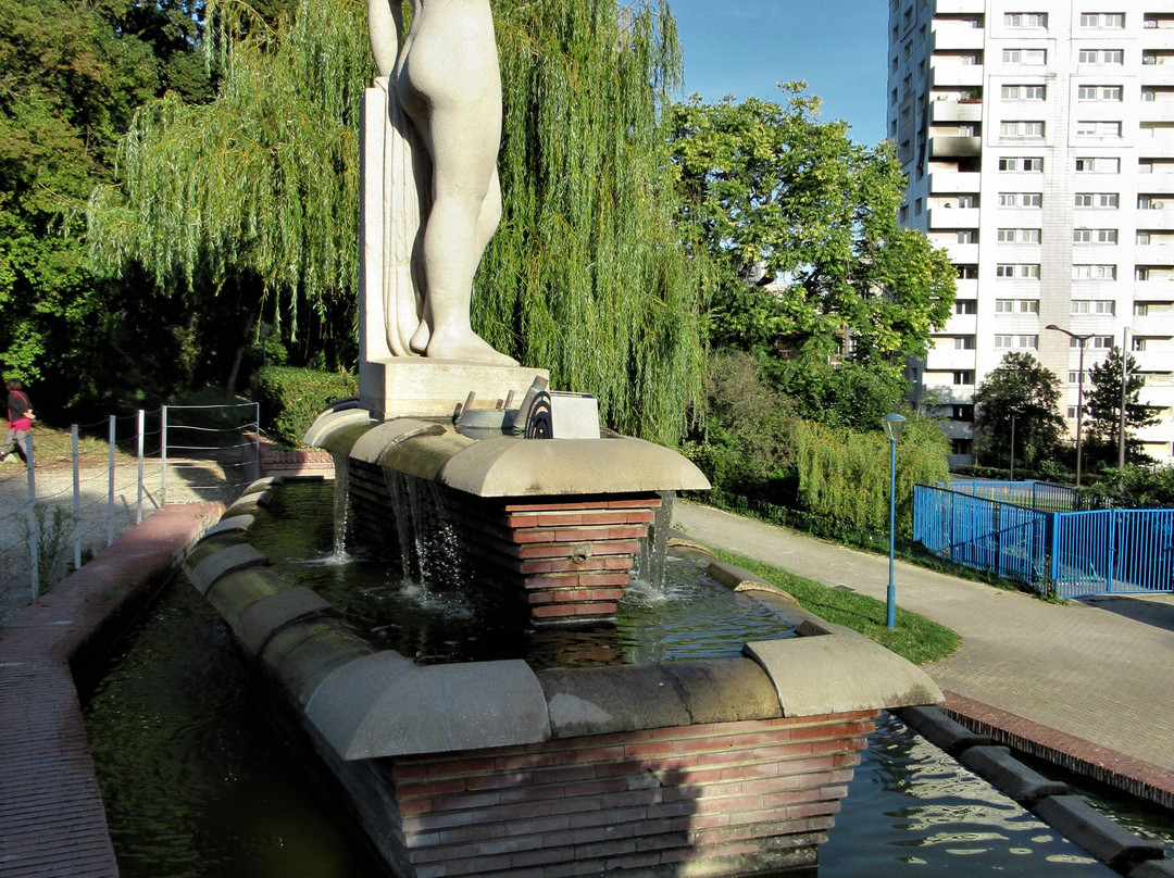 Parc de la Butte-du-Chapeau-Rouge-巴黎必去景点