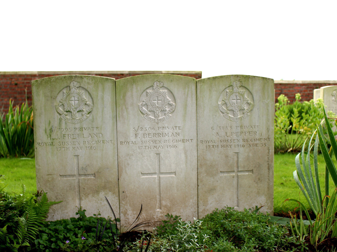 Ration Farm La Plus Douve Military Cemetery-Comines-Warneton必去景点