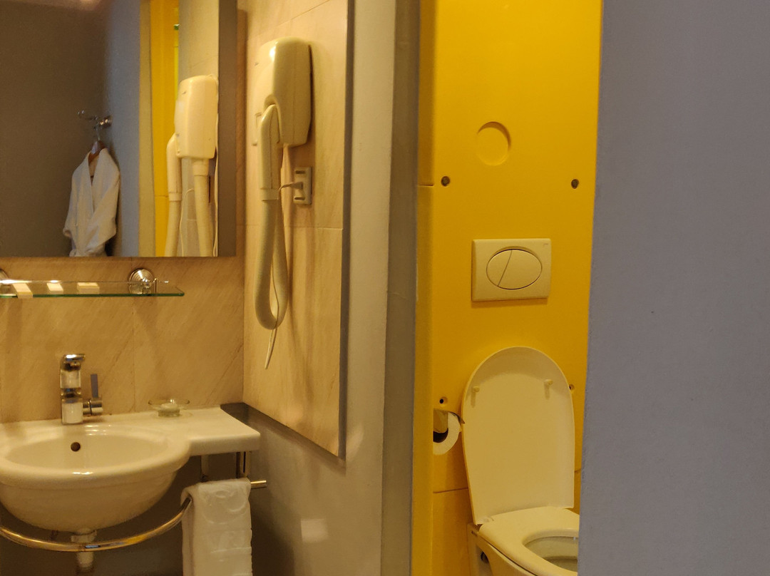 Shiny River Hotel主图