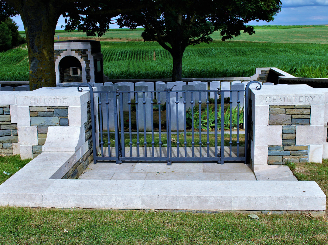 Hillside Cemetery景点图片