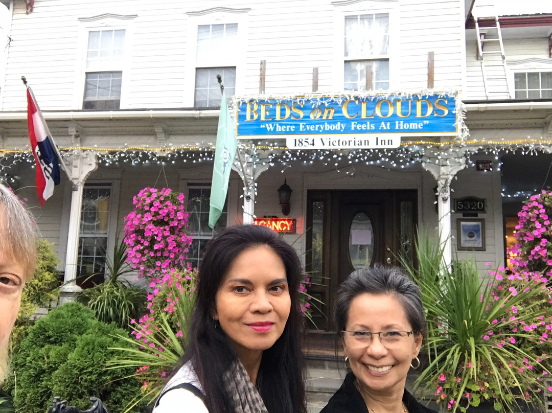 Beds On Clouds - Catskill Lodging主图