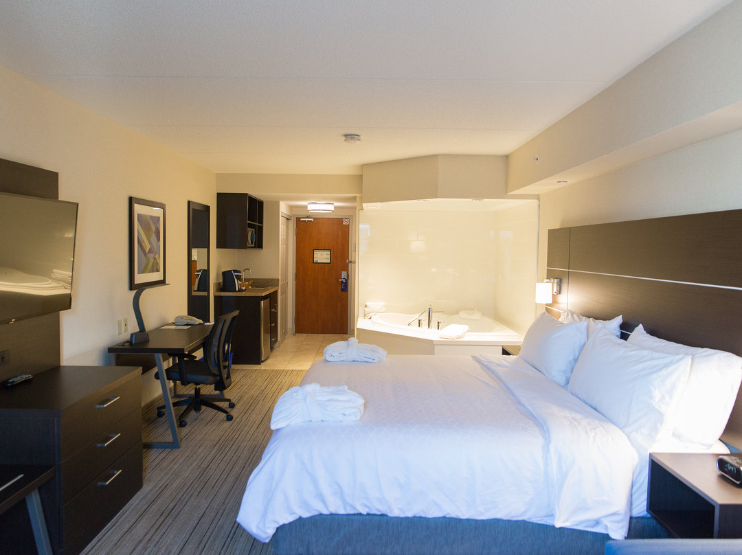 Holiday Inn Express & Suites Brampton By IHG主图