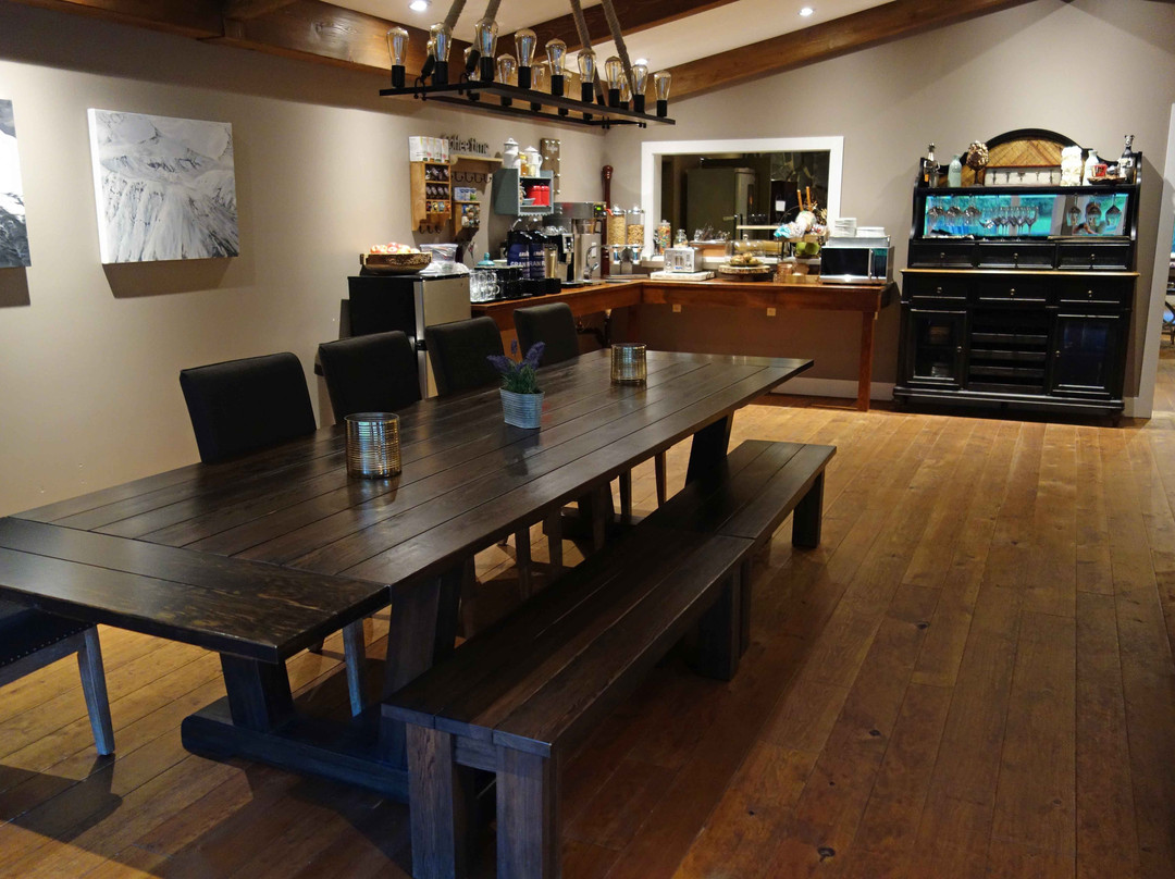 Bella Coola Eagle Lodge主图