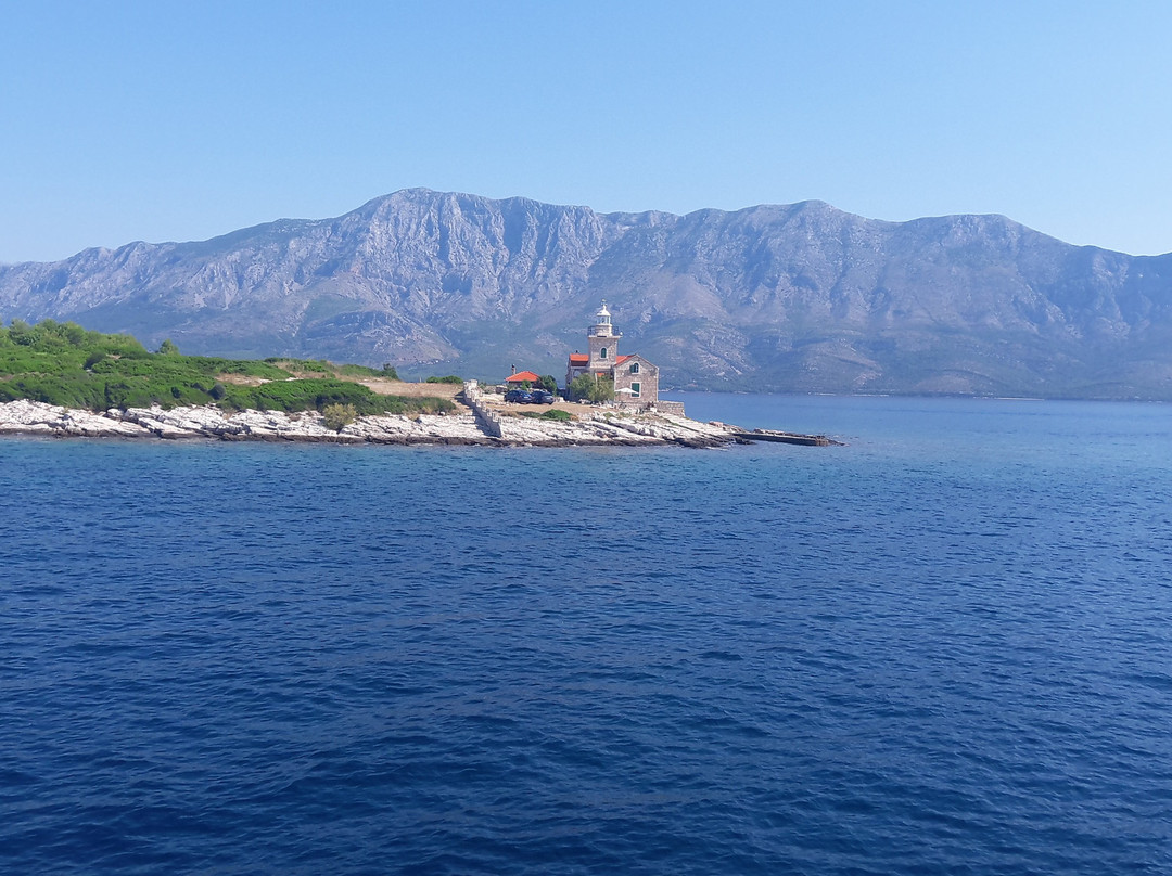 Ferry to Sucuraj景点图片