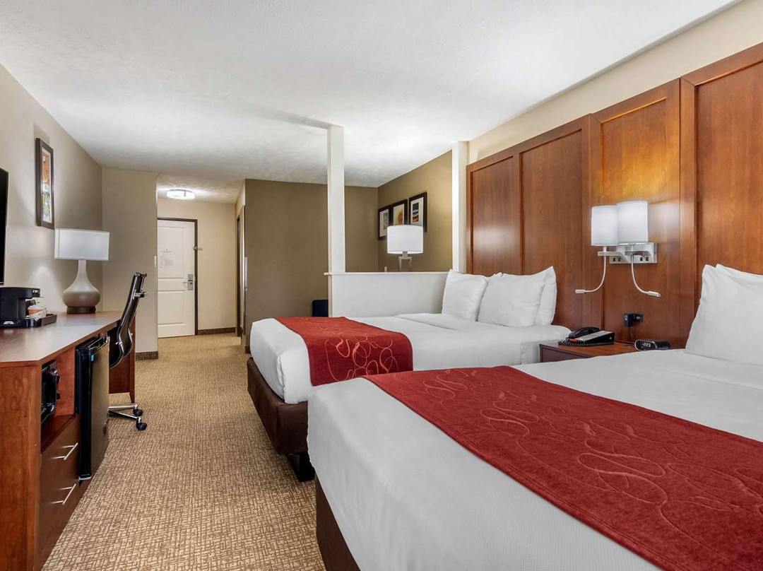Comfort Suites Speedway - Kansas City主图