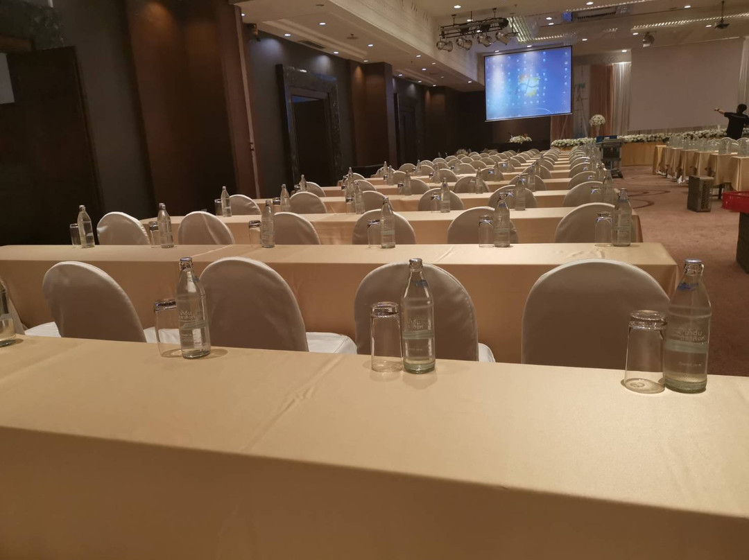 乌东他尼府会议中心酒店主图