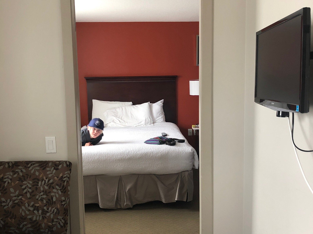 Crest Inn & Suite主图