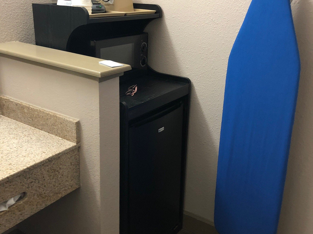 萨利纳斯速8酒店主图