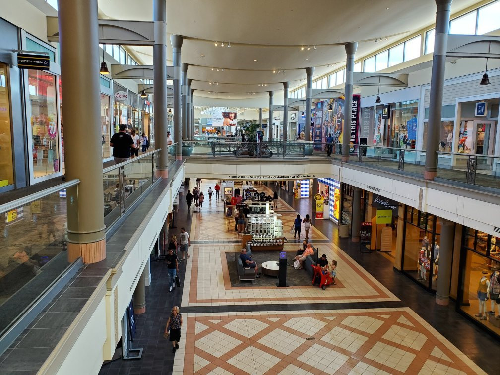 Mayfair Mall-沃瓦托萨必去景点