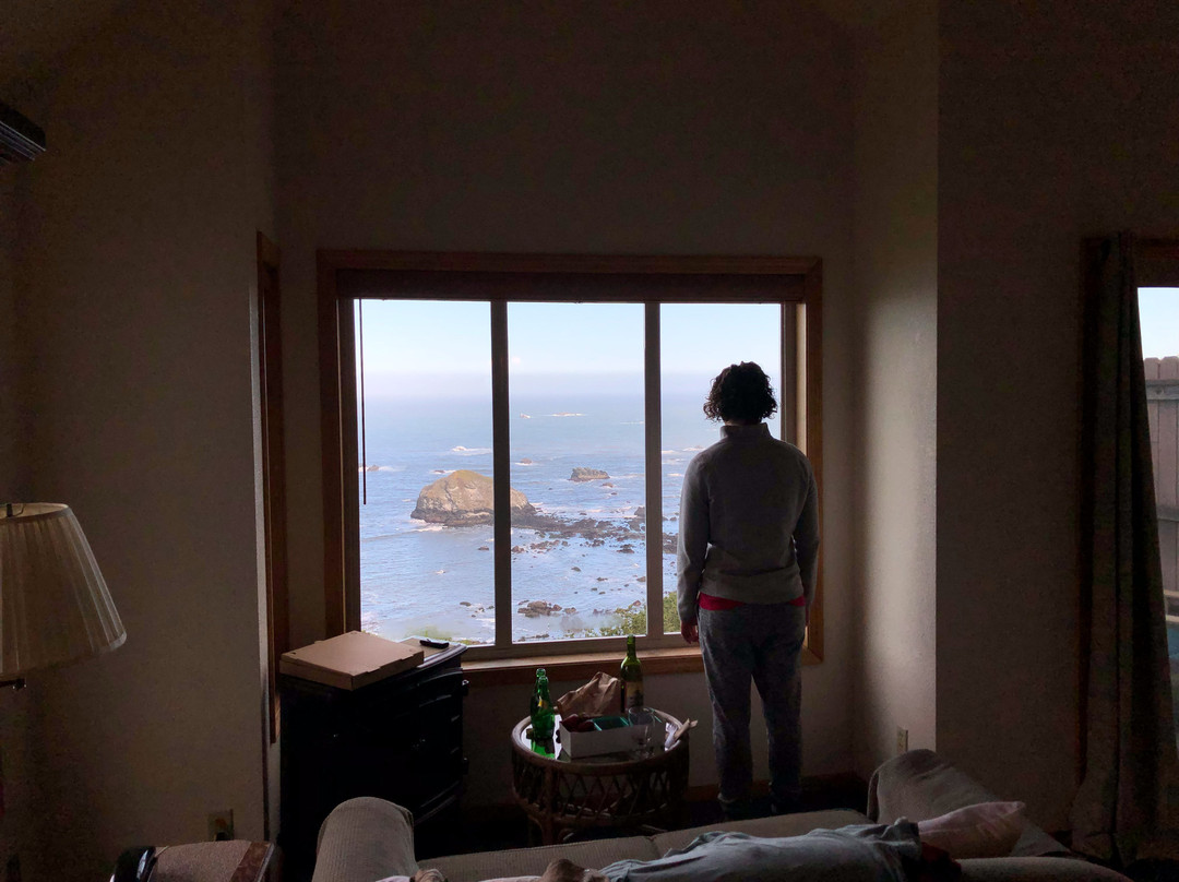 Turtle Rocks Oceanfront Inn主图