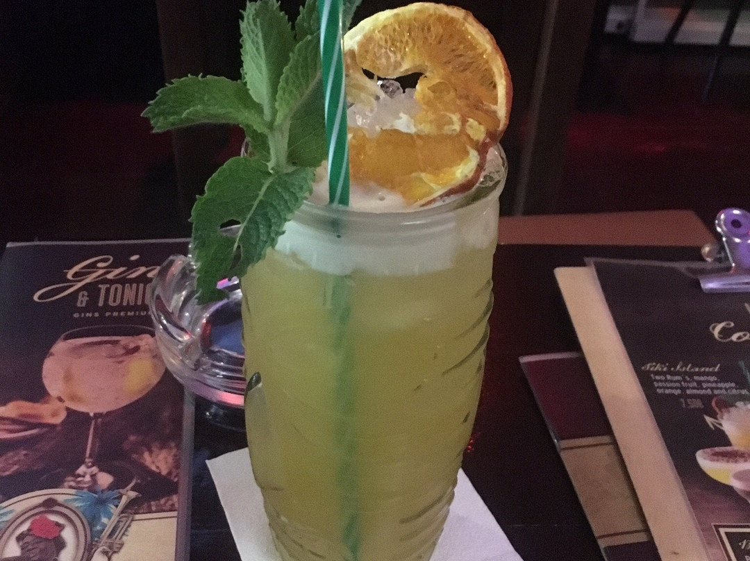 Los Puros Cuban Bar-阿沃必去景点