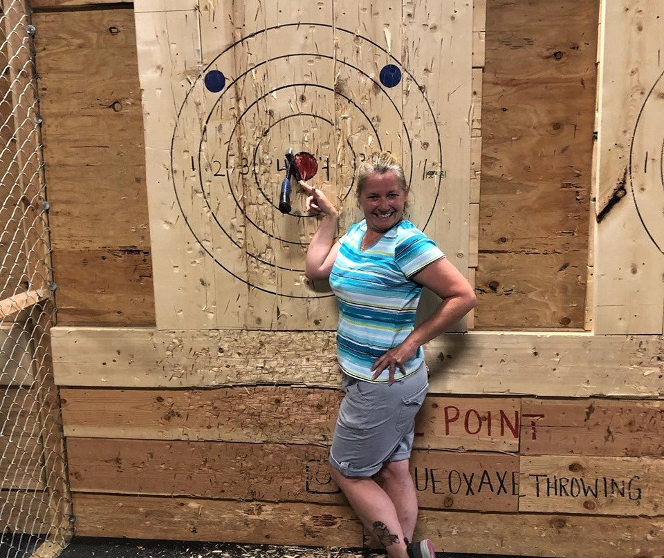 Blue Ox Axe Throwing-沃灵福德必去景点