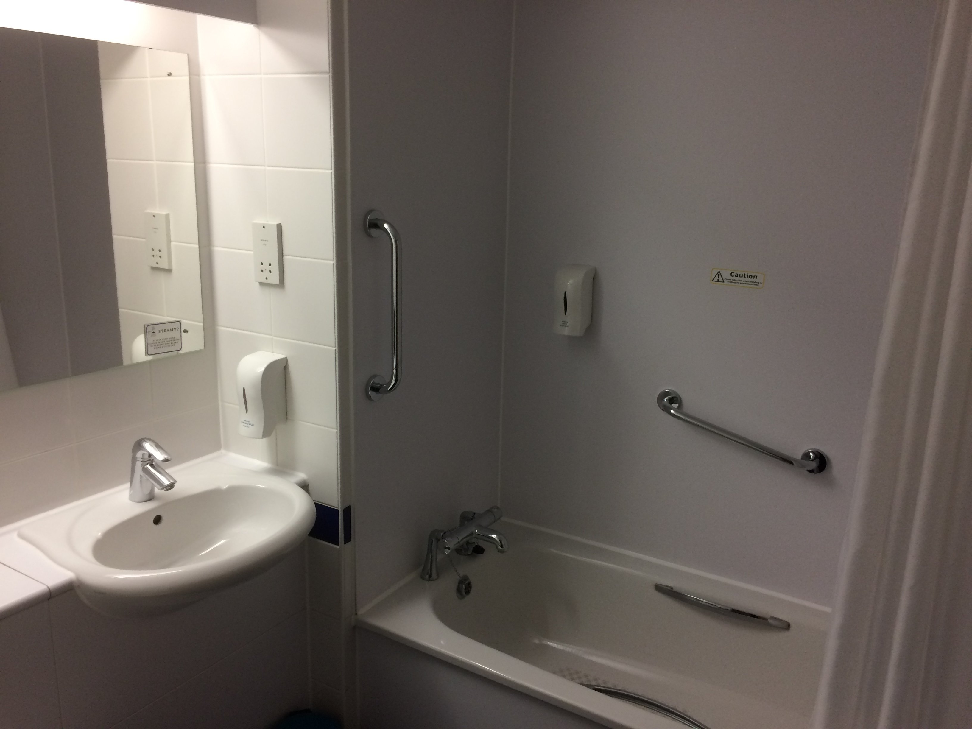 Travelodge Inverness-浴室