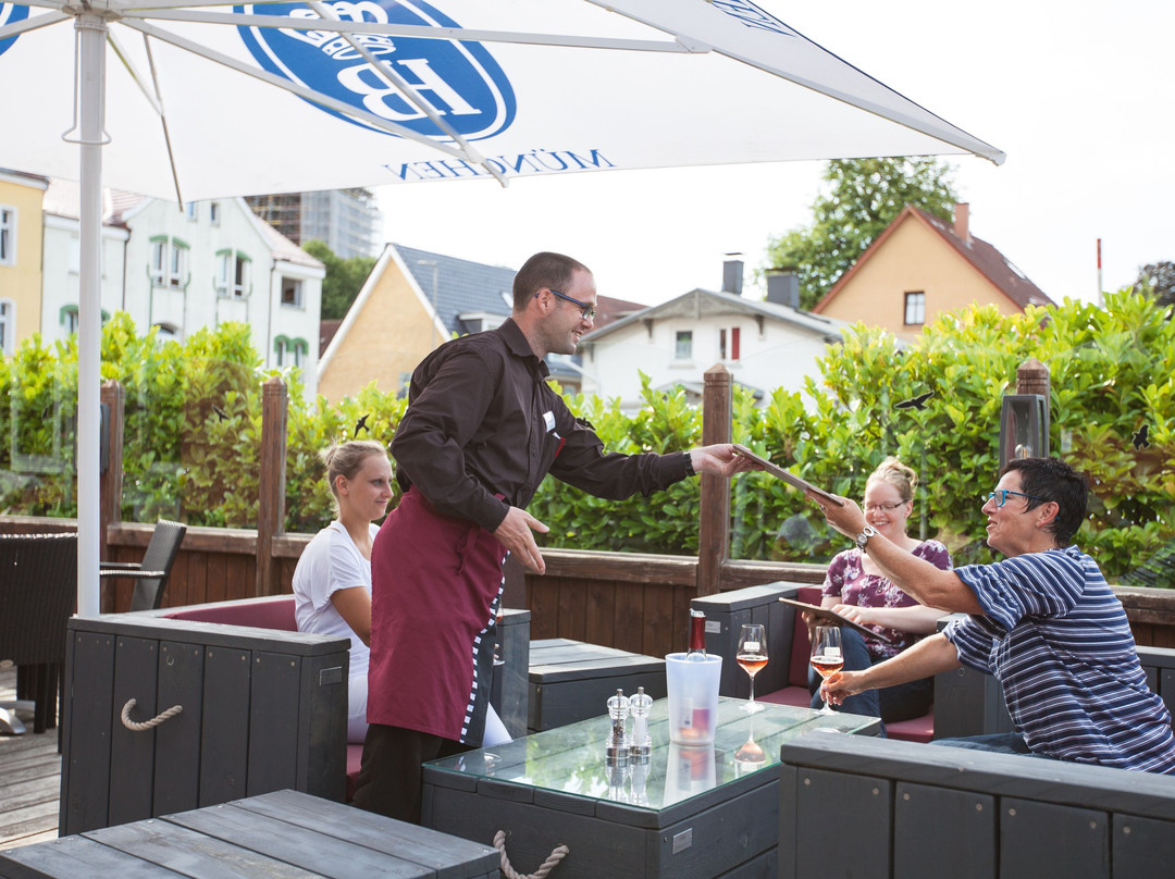 阿尔特克雷斯班霍夫酒店主图