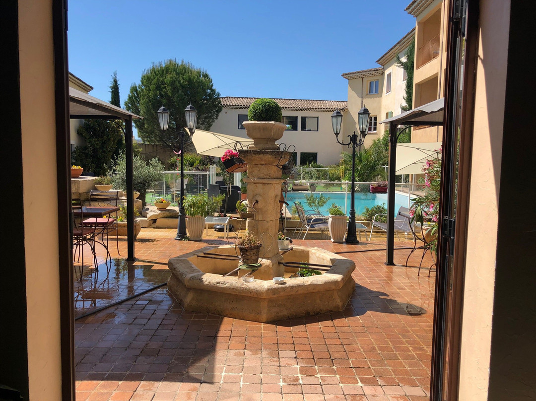 The Originals City Hotel Le Village Provençal, Pertuis主图