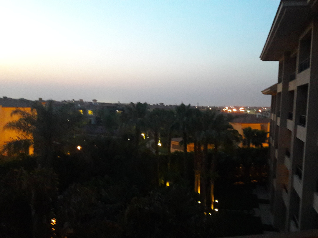 开罗朱斯萨尼湖景酒店主图