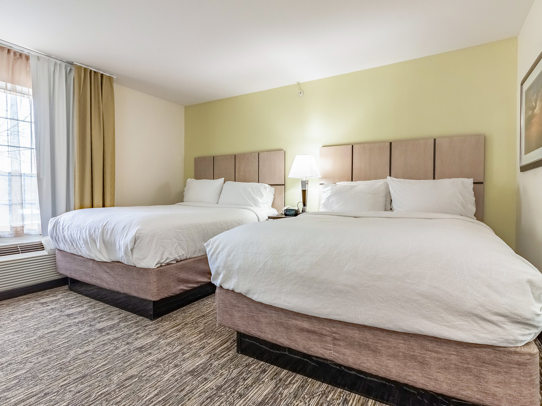 林肯烛木套房酒店主图