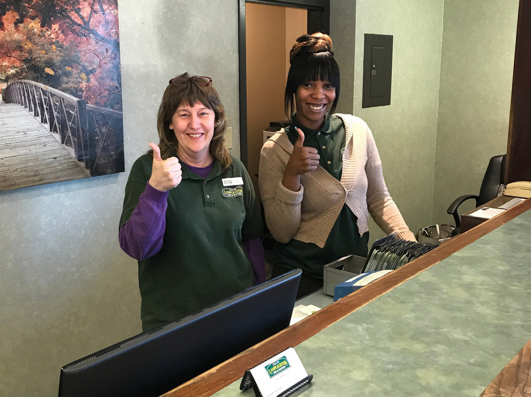 兰普莱特套房酒店主图