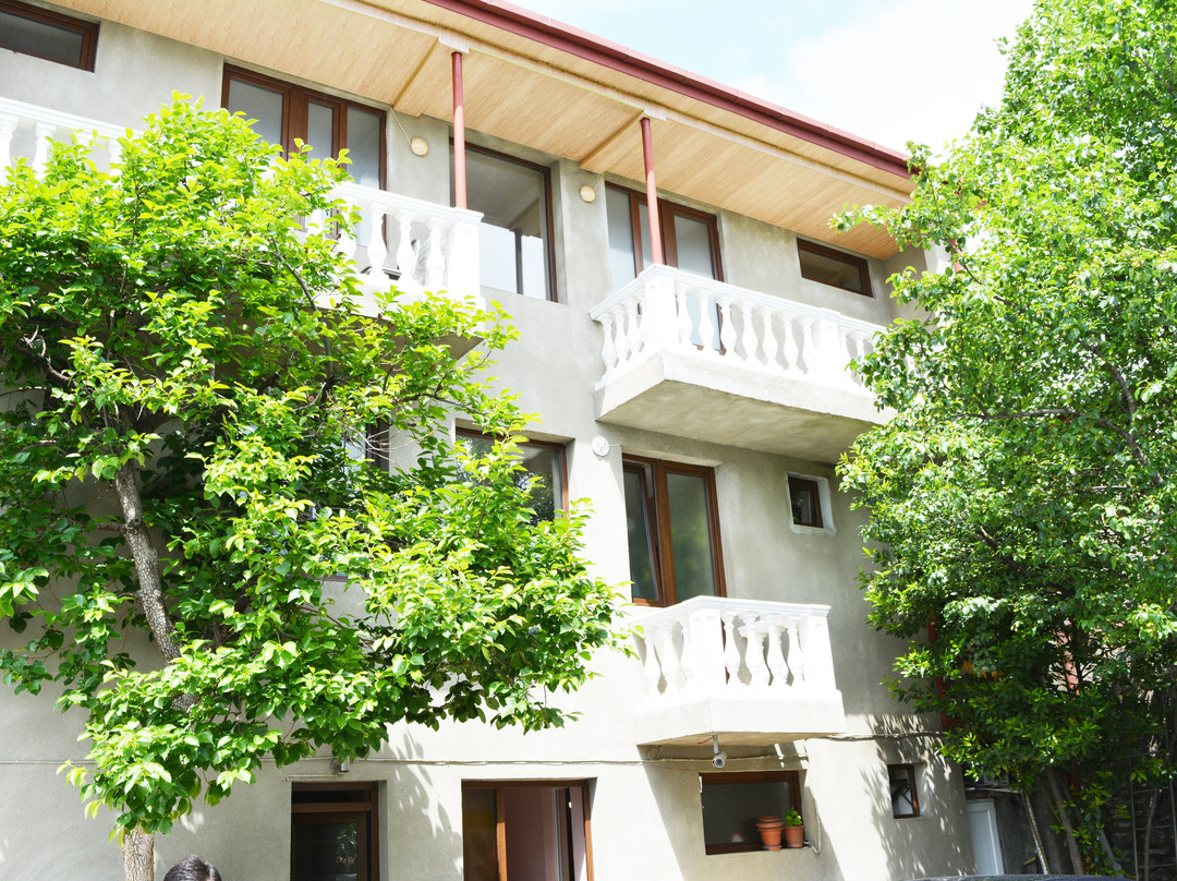 Hotel In The Middle of City主图