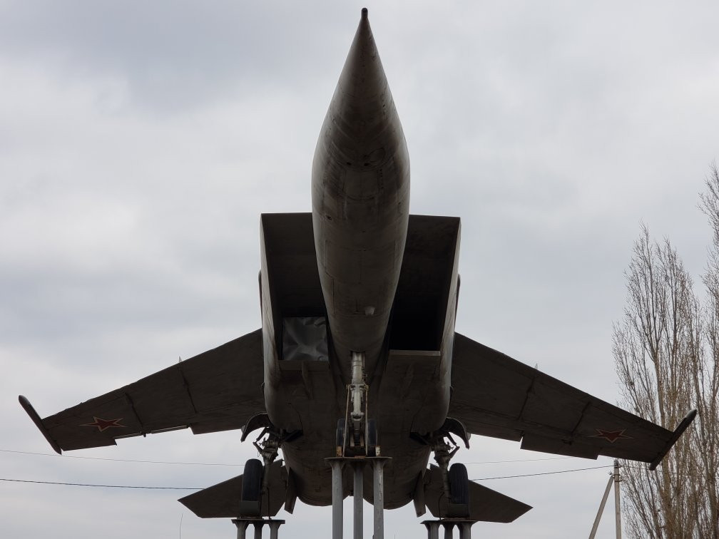 Plane MIG-25 Monument-Yelets必去景点