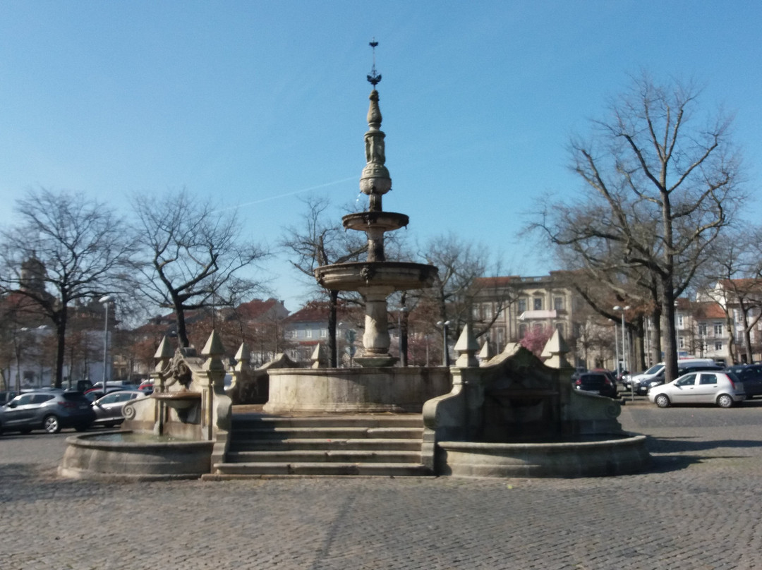 Chafariz do Campo da Feira-巴塞洛斯必去景点