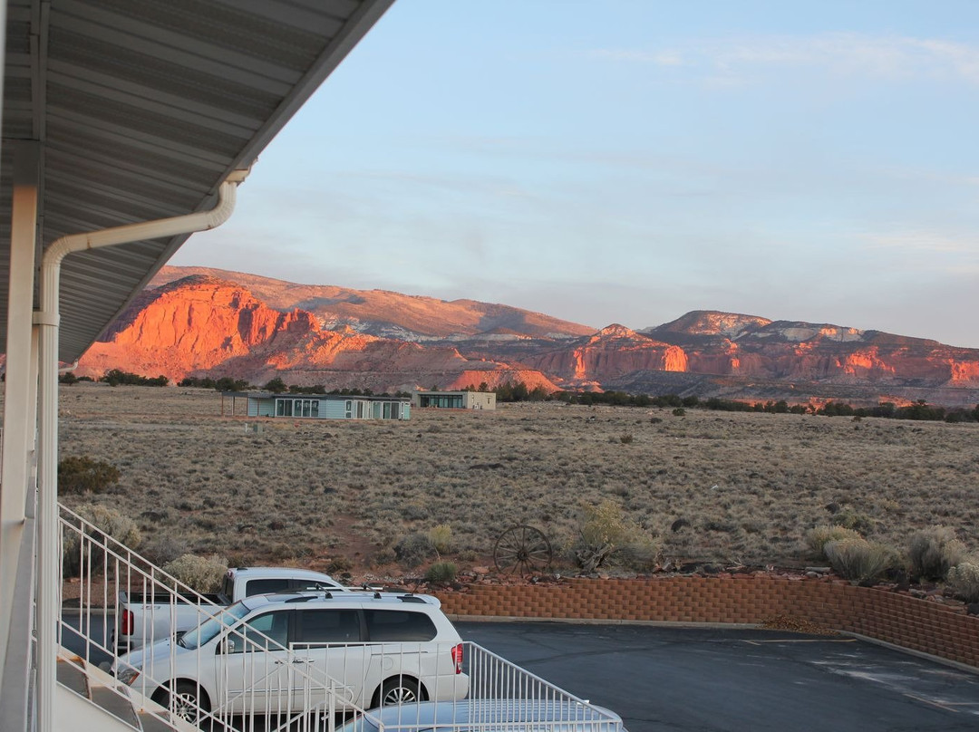 Broken Spur Inn主图