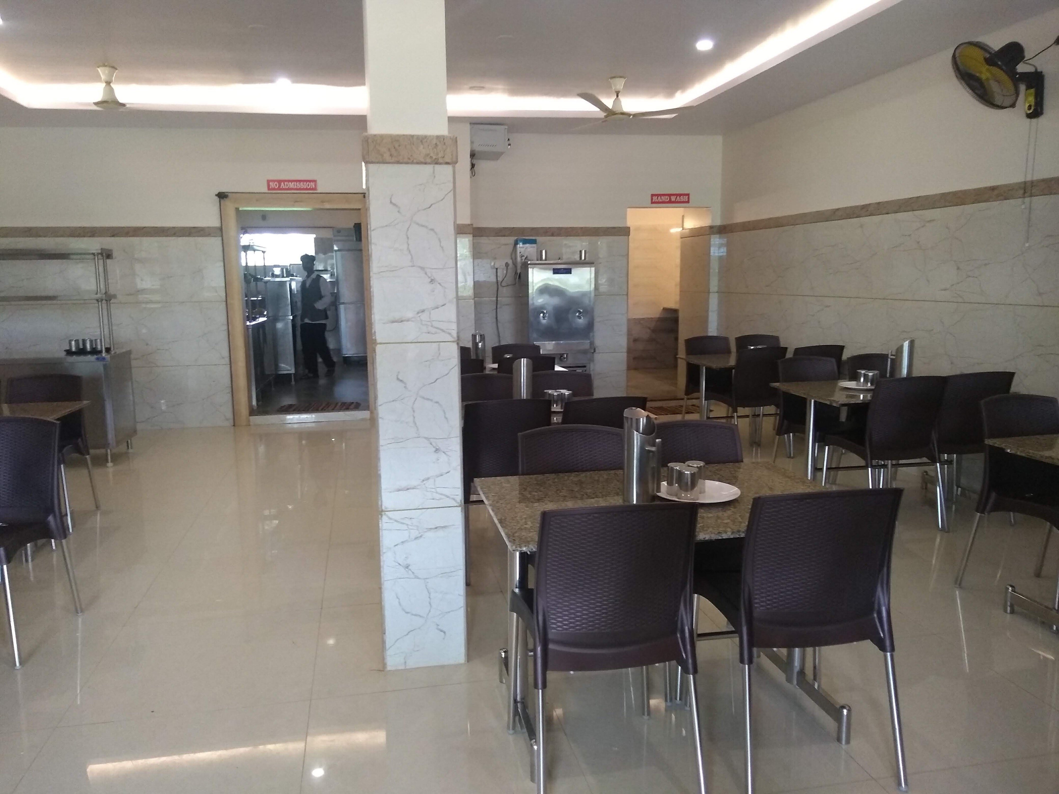 Hotel Ambika International-餐饮