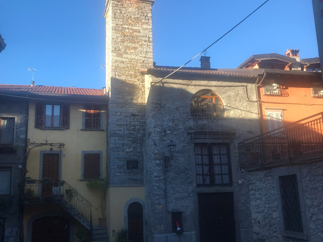 Casa Torre Via Santa Maria景点图片