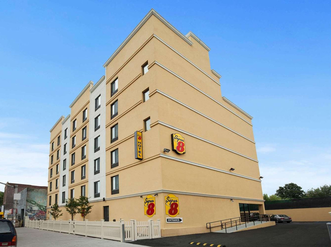 Super 8 by Wyndham Bronx主图