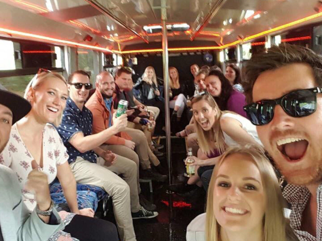 Swat Party bus-黄金海岸必去景点