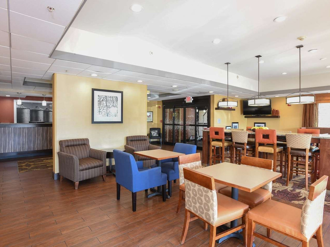 德赖里奇希尔顿恒庭酒店主图