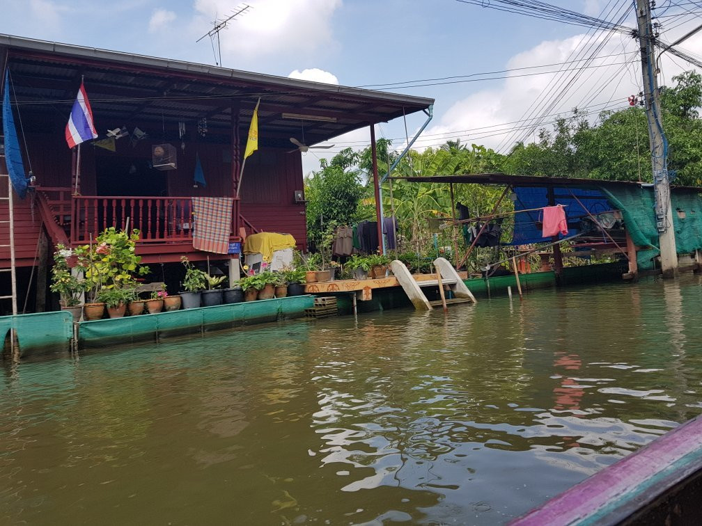 Pra Cha Rat Floating Market-素叻他尼必去景点