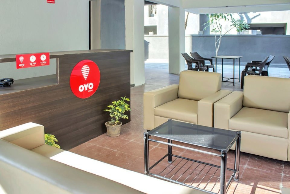 OYO 12042 Green Olives Apartments主图