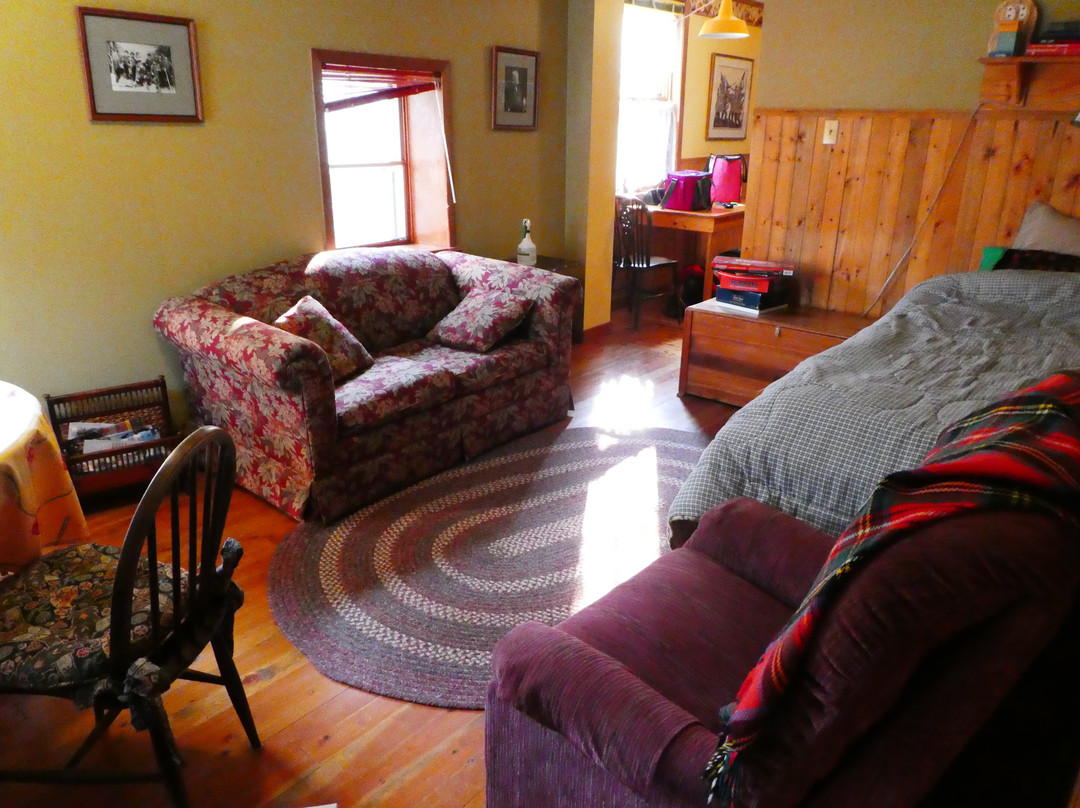 Mt Burgess Guesthouse主图