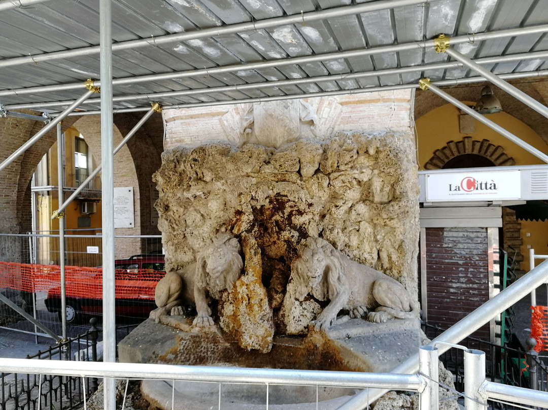 Fontana dei due Leoni-泰拉莫必去景点
